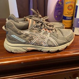 Women’s ASICS gel-venture 6 size 6
